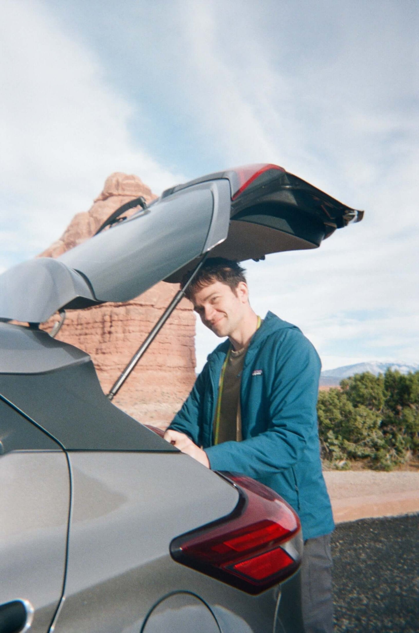 Kodak Sport Waterproof Disposable Camera ISO 800 (27 Exposures) user enjoying outdoor adventure with car trunk open