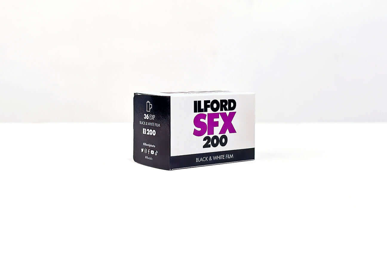 Ilford SFX 200 Black and White Negative Film (35mm Roll, 36 Exposures)