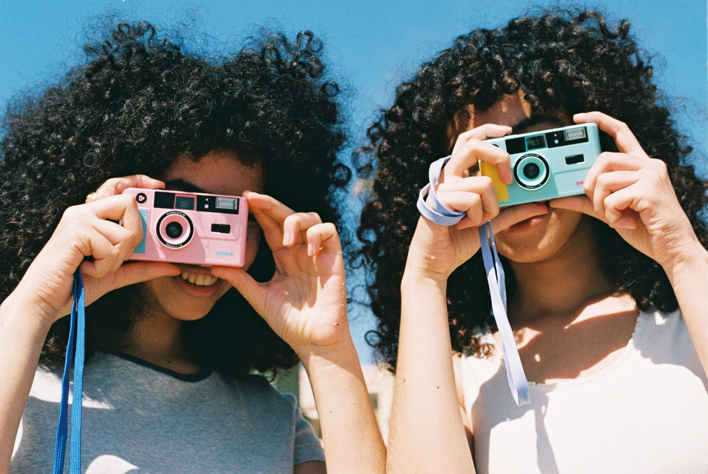 Dubblefilm SHOW 35mm Reusable Camera (Pink) — built-in flash, portable with case and strap for on-the-go photography