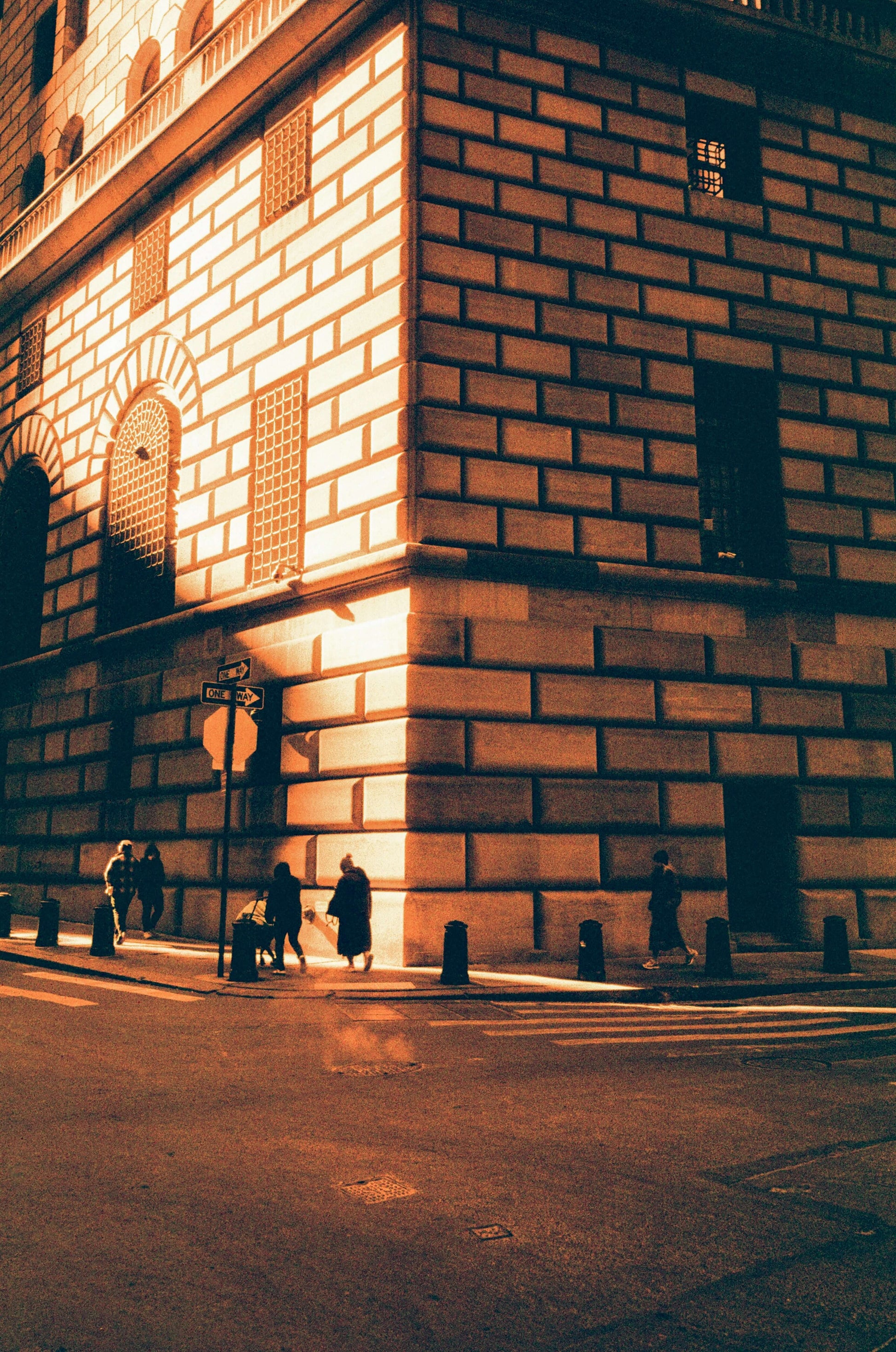 Harman Red 125 captured street scene with warm tones and shadows.