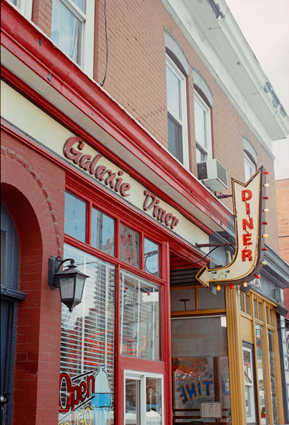 Flic Film Elektra 100 Color Negative Film (35mm Roll, 36 Exposures) capturing a vibrant diner exterior.