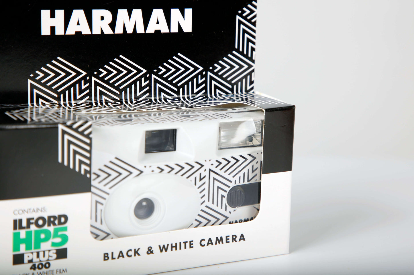 Ilford HP5 Plus B&W Single-Use Film Camera package featuring stylish design and 27 exposures.